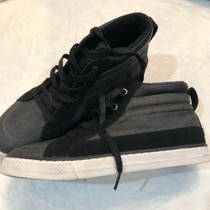 Boys sneaker size 5 never worn